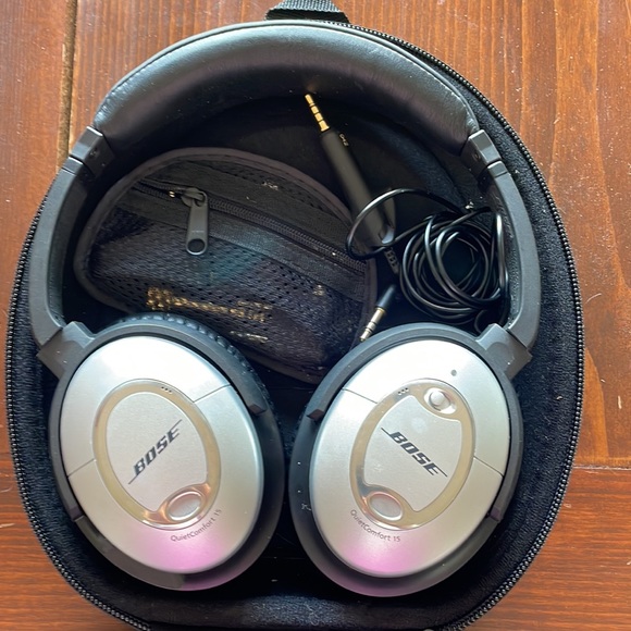 Bose Quiet Comfort 15. CORDED noise cancelling headphones - Picture 4 of 5
